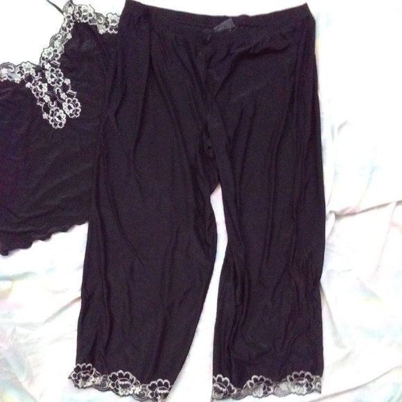 Elegant pjs. NWOT - Picture 3 of 4